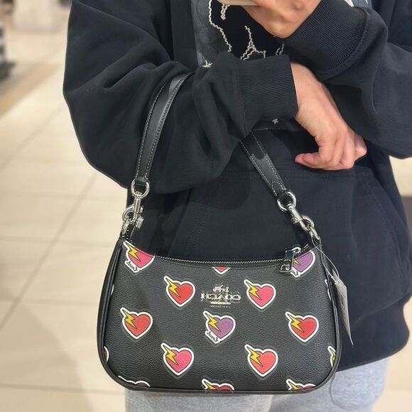 NWT Coach Teri Shoulder Bag With Heart Bolt Print - Picture 7 of 9